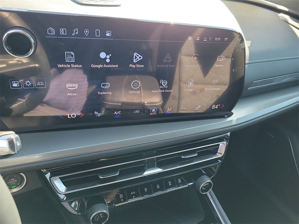 Used 2025 Chevrolet Traverse LT w/ Enhanced Driving Package image 13