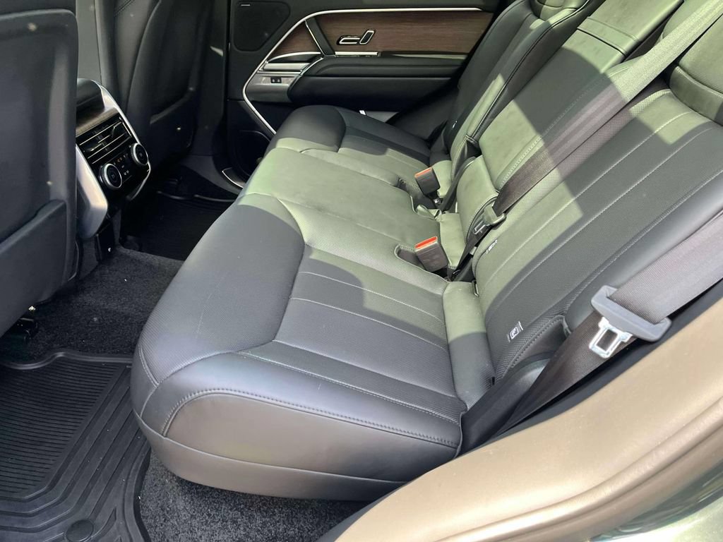 Certified 2025 Land Rover Range Rover SE AWD/4WD image 11