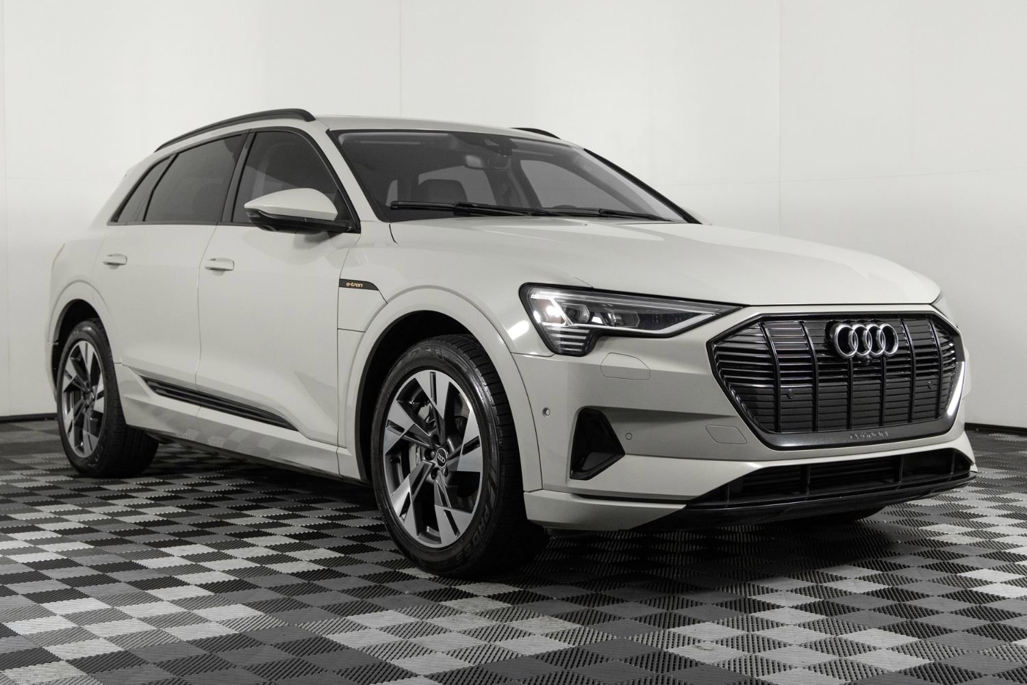 Used 2021 Audi e-tron Premium w/ Convenience Plus Package image 8