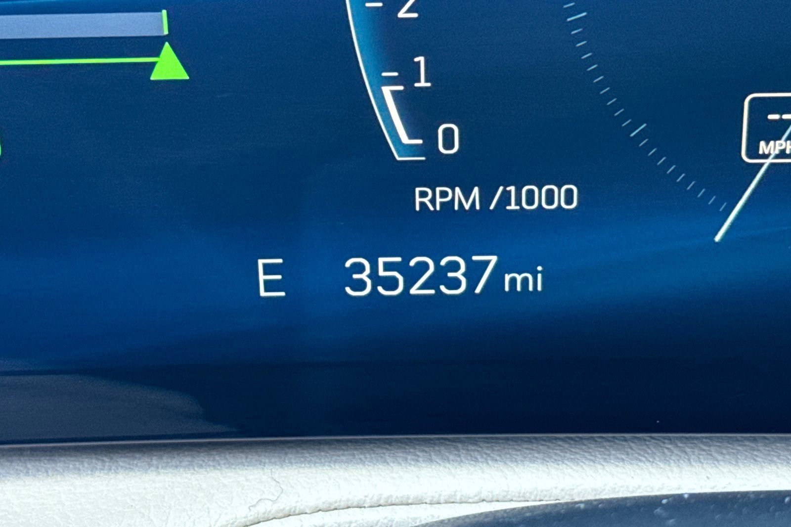 Used 2025 Cadillac XT4 Premium Luxury image 38