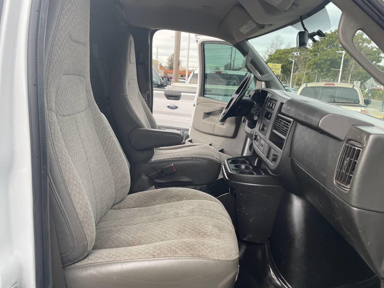 Used 2021 Chevrolet Express 2500 w/ Driver Convenience Package image 9