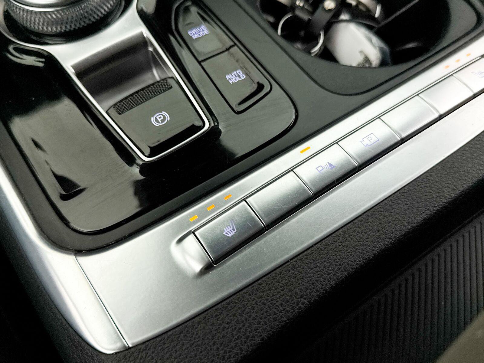 Used 2025 Kia Carnival EX FWD image 9
