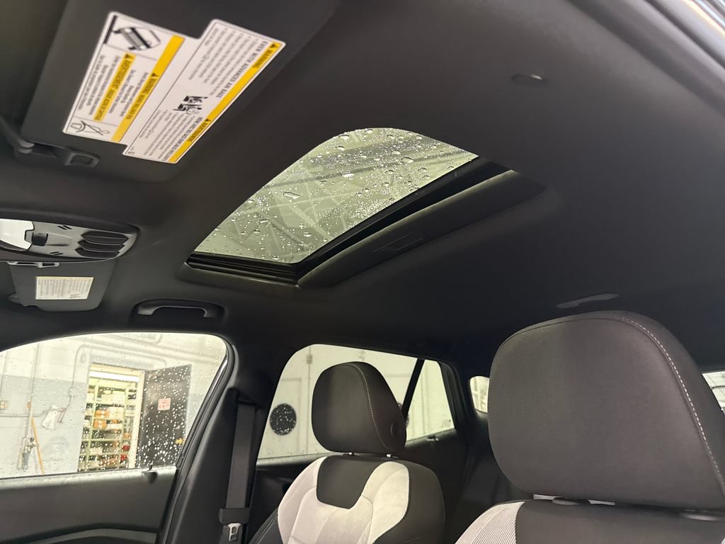 New 2026 Chevrolet Trax RS w/ Sunroof Package FWD image 3