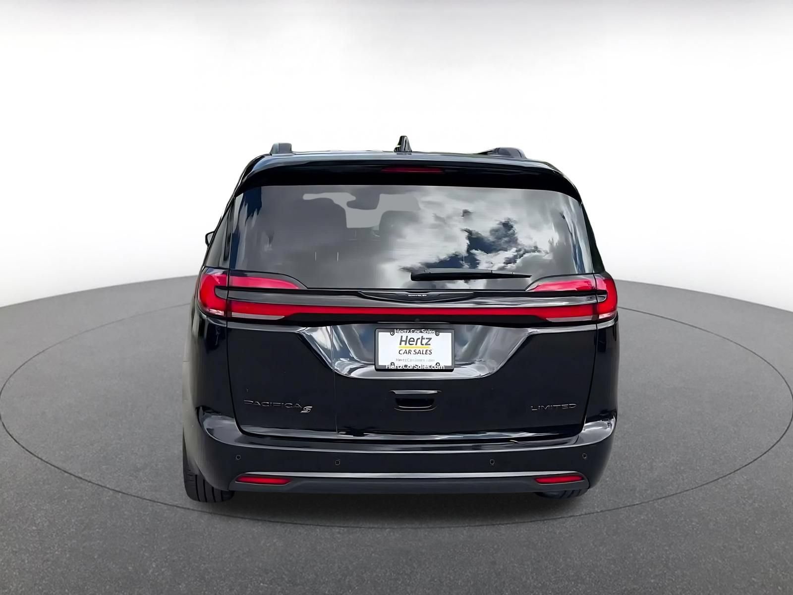 Used 2025 Chrysler Pacifica Limited FWD image 10