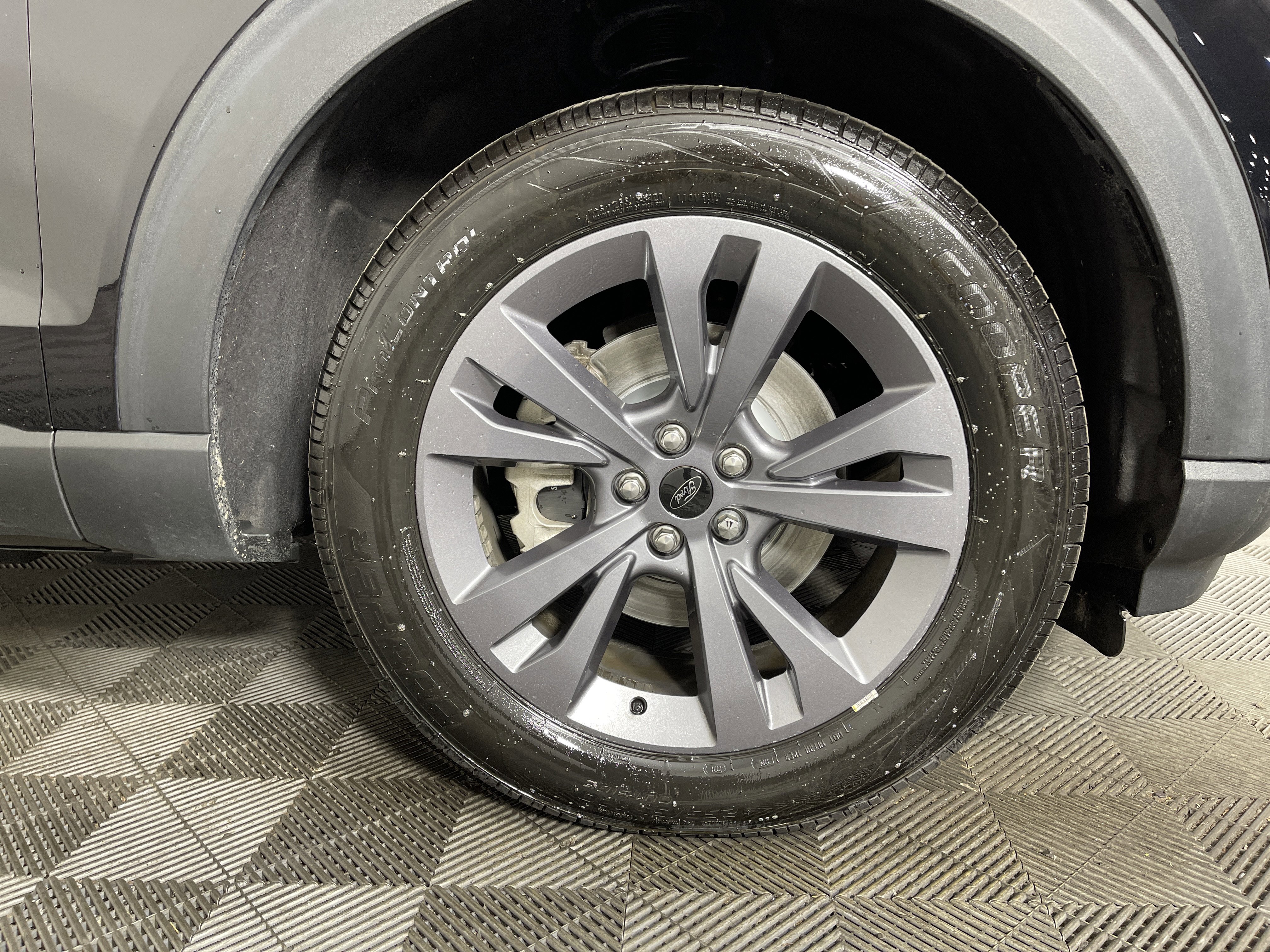 Used 2022 Ford Explorer XLT w/ Equipment Group 202A image 7