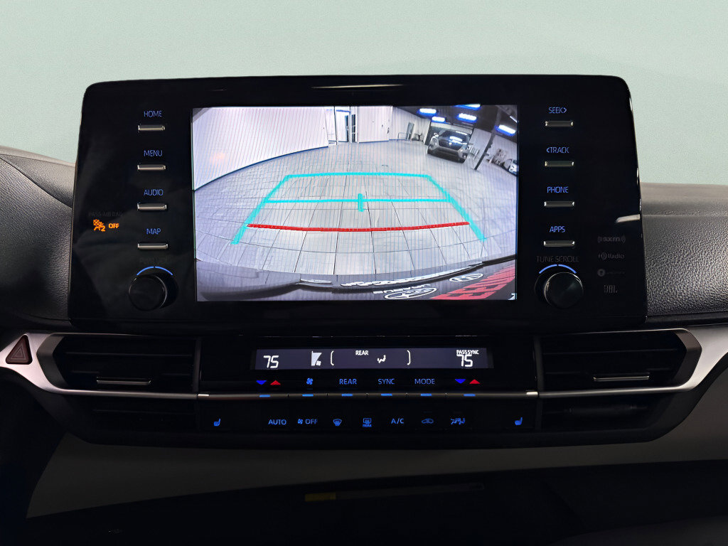 Used 2021 Toyota Sienna XLE image 16