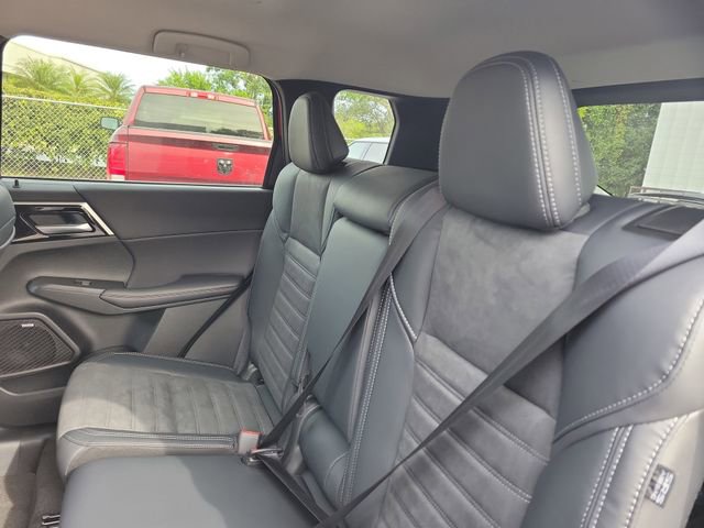 New 2026 Mitsubishi Outlander SE image 13