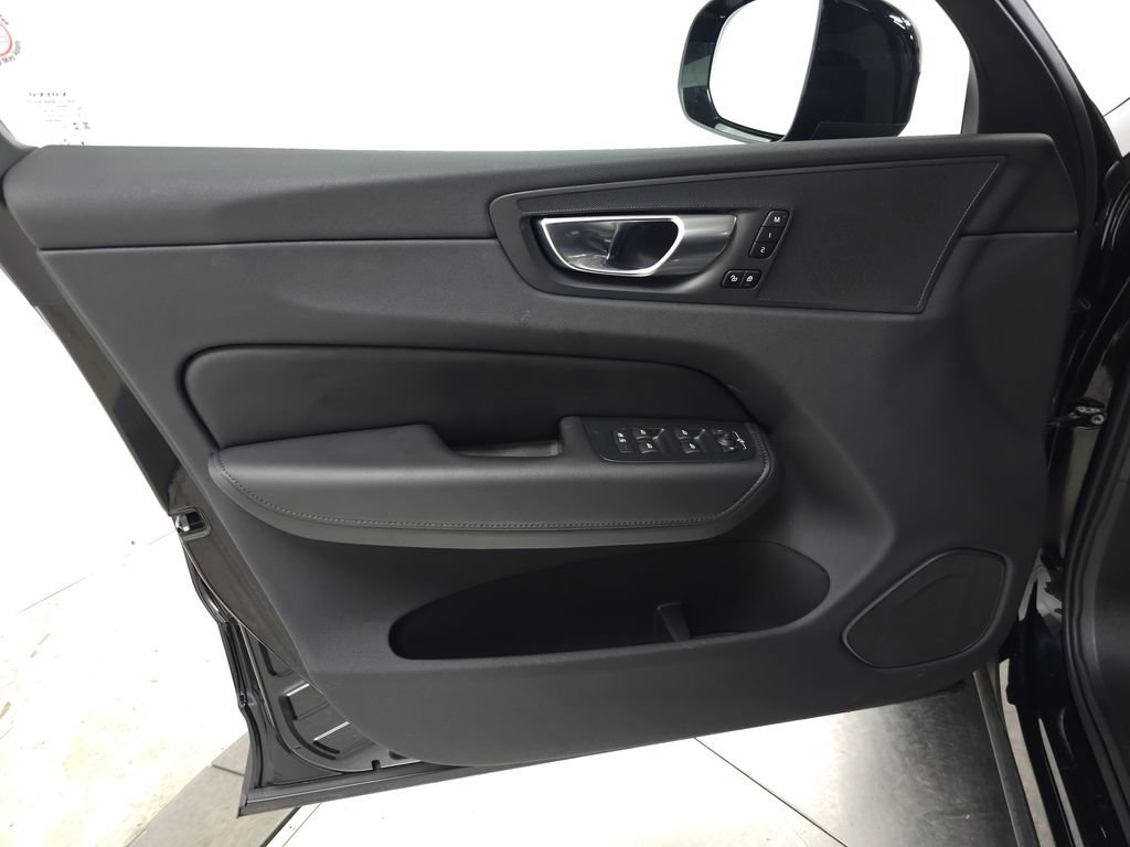 Certified 2025 Volvo XC60 B5 Plus AWD/4WD image 15