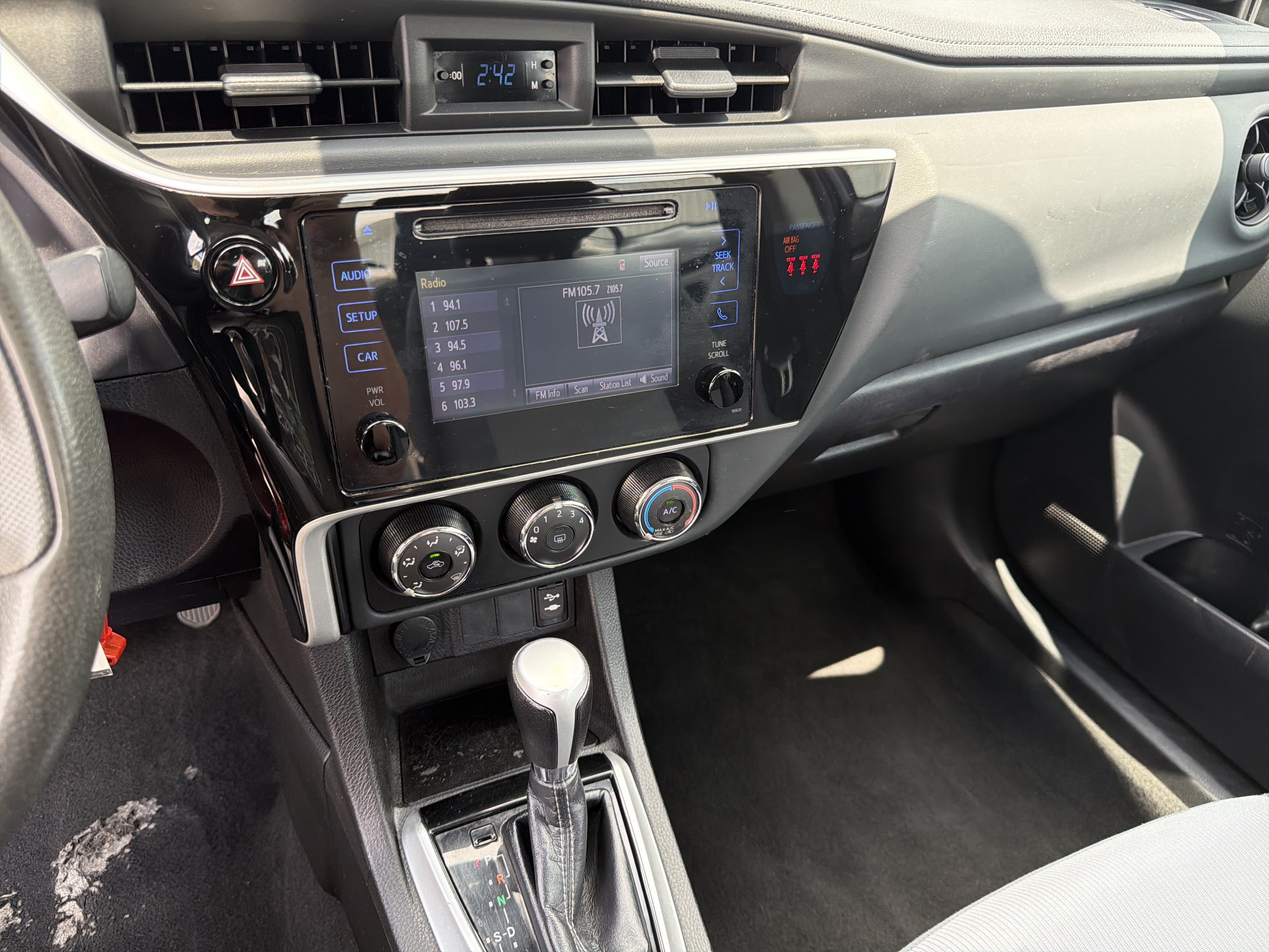 Used 2018 Toyota Corolla L FWD image 32