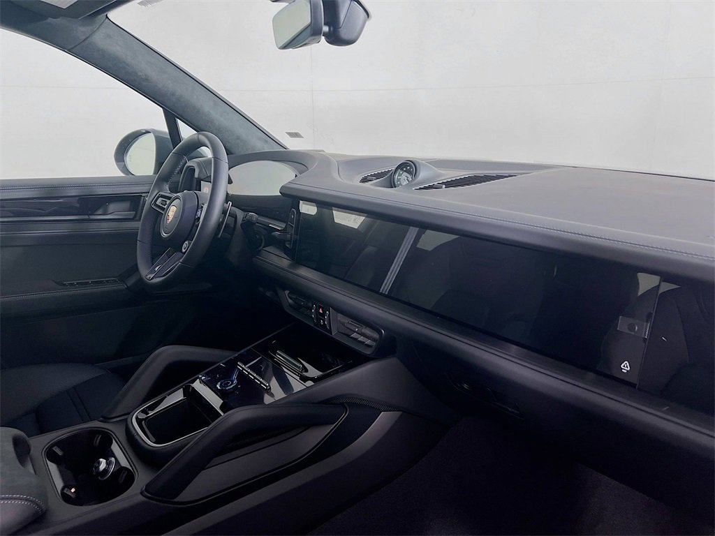 New 2026 Porsche Cayenne GTS image 31