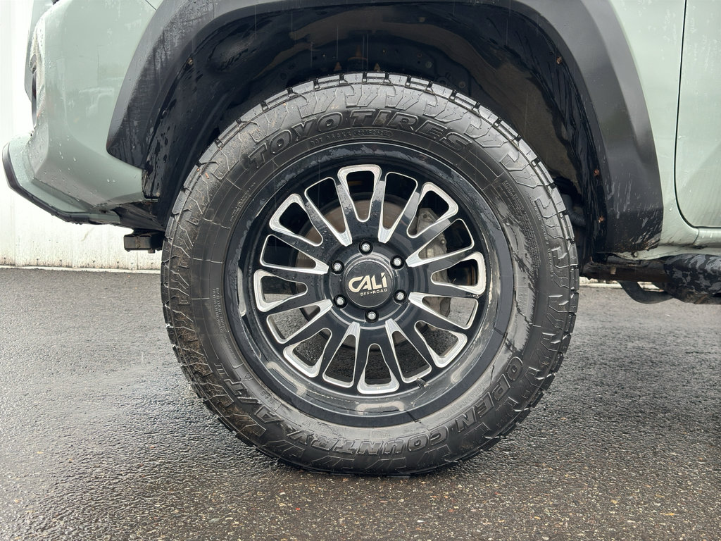 Certified 2023 Toyota Tacoma TRD Off-Road w/ Black Out Package (TMS) image 7