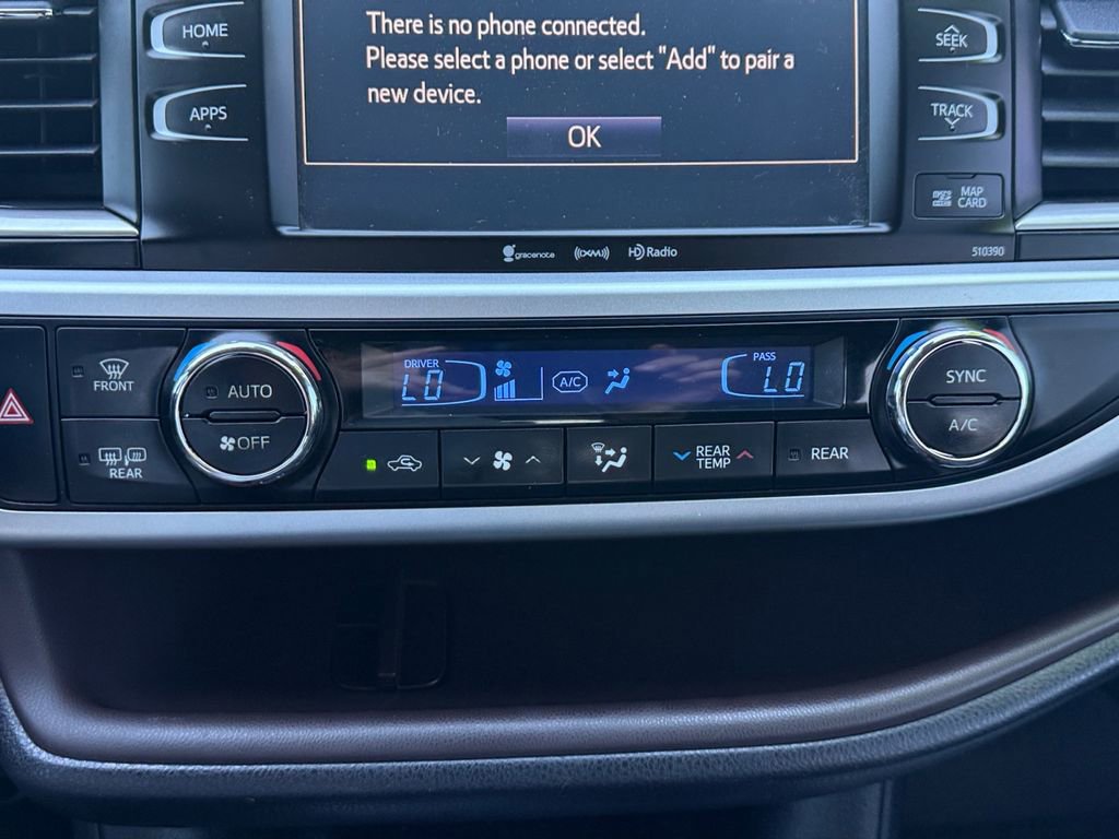 Used 2019 Toyota Highlander XLE AWD/4WD image 24