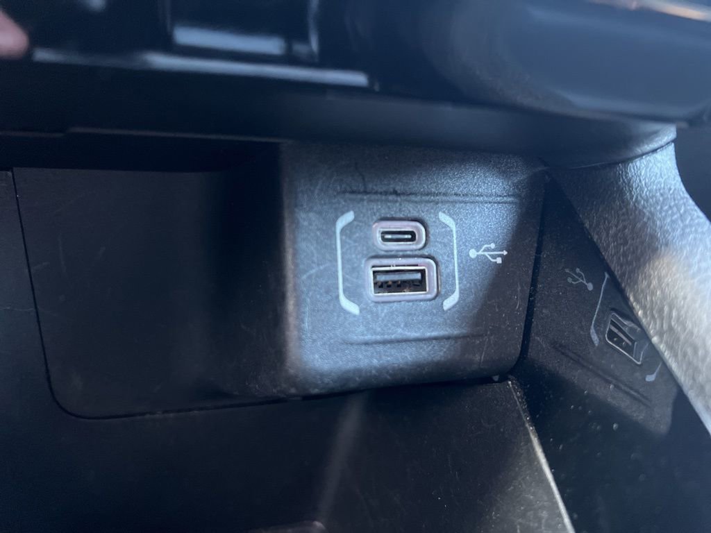 Used 2025 Jeep Compass Limited image 21