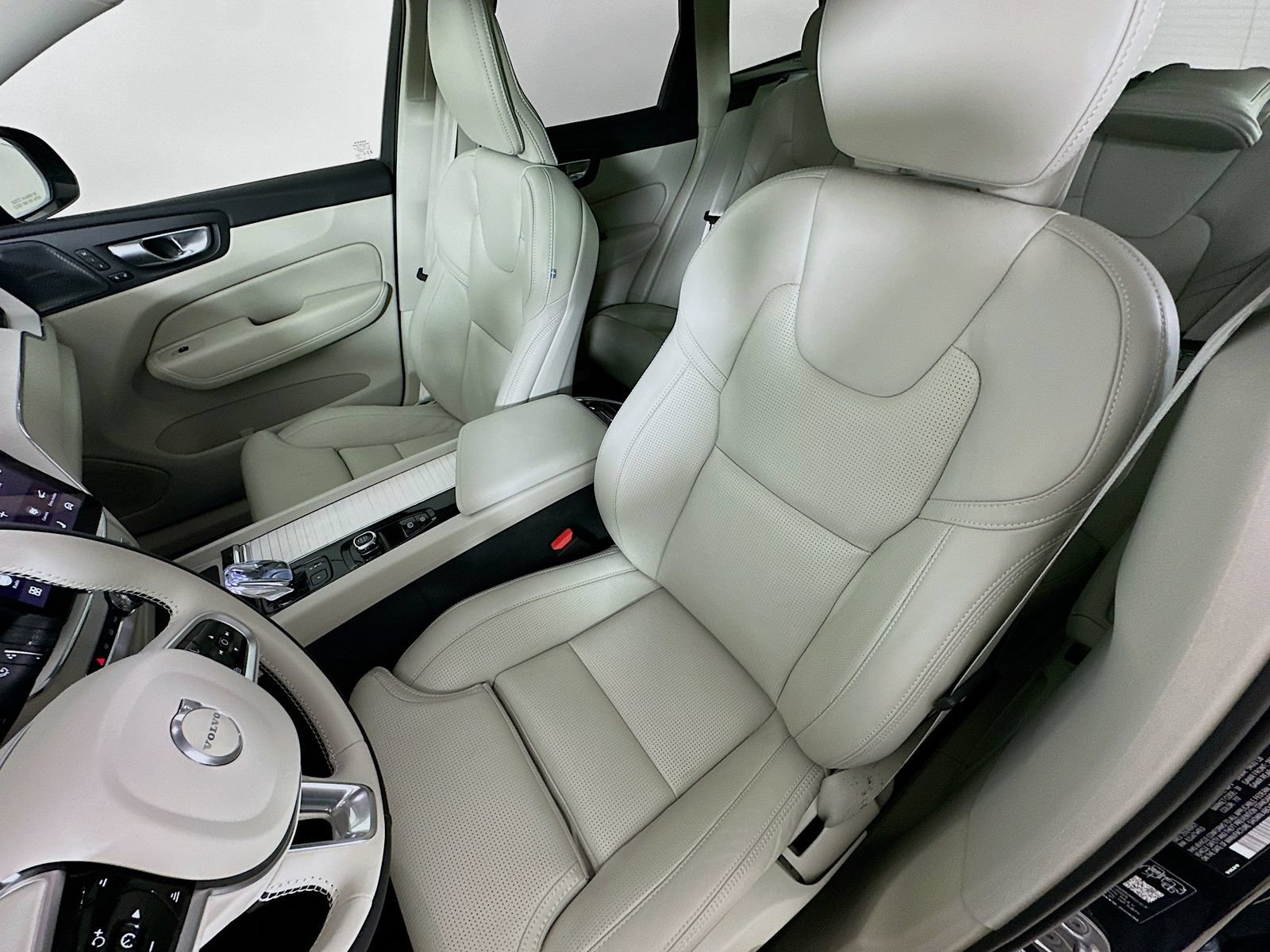 Used 2026 Volvo XC60 B5 Ultra w/ Protection Package Premier AWD/4WD image 33