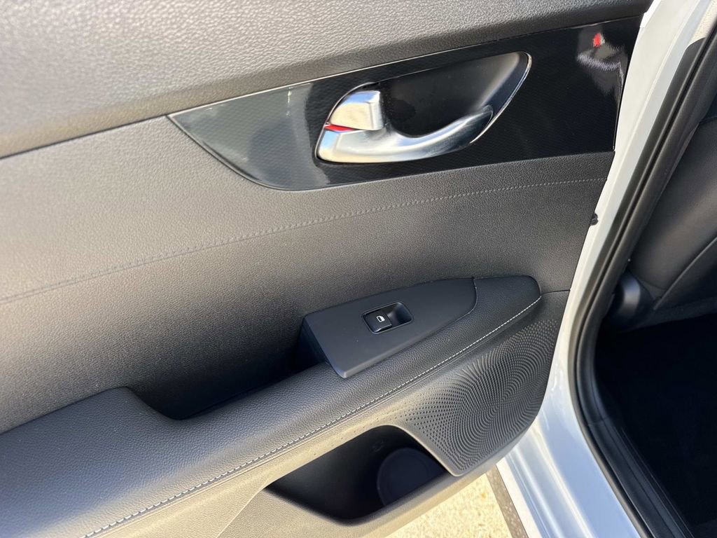 Used 2024 Kia Forte GT-Line w/ GT-Line Premium Package image 30