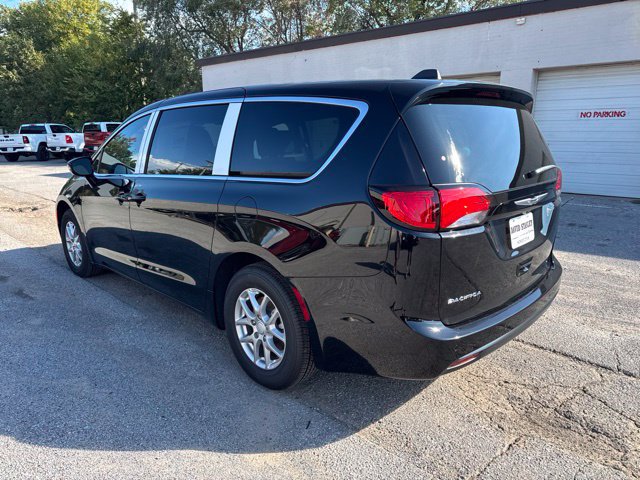 New 2027 Chrysler Pacifica LX FWD image 4