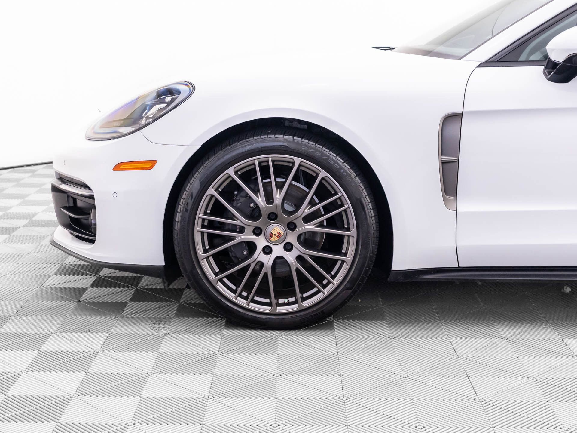 Certified 2023 Porsche Panamera Platinum Edition image 36