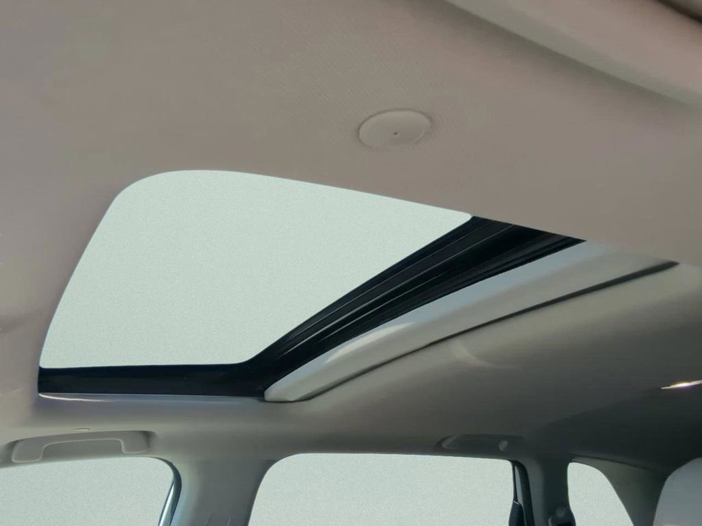Used 2025 Honda CR-V EX image 17