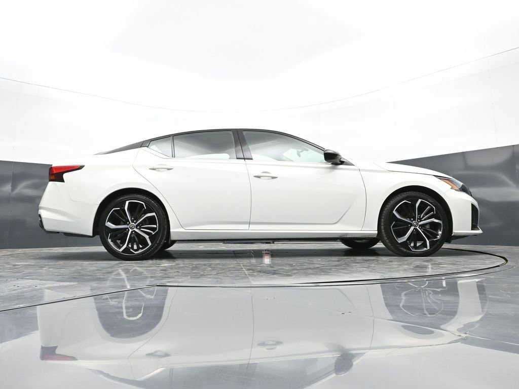 Used 2024 Nissan Altima 2.5 SR image 39