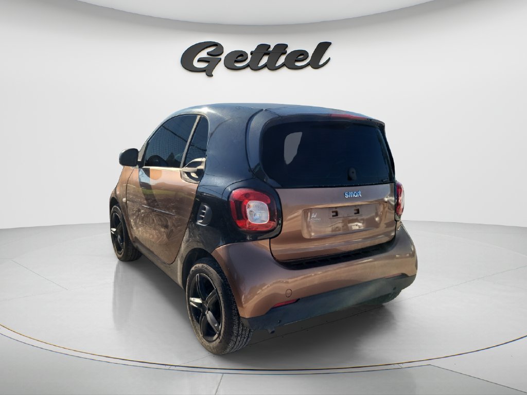 Used 2016 smart fortwo passion RWD image 5