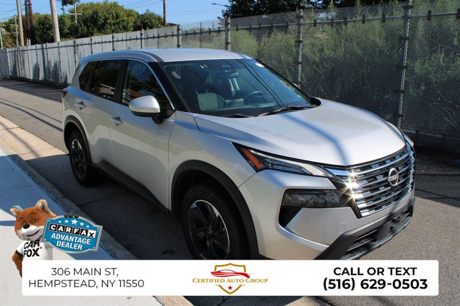 Used 2024 Nissan Rogue SV FWD image 4