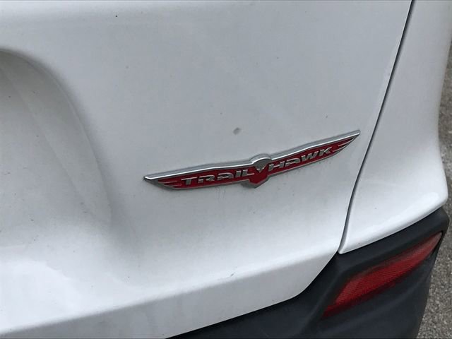 Used 2022 Jeep Cherokee Trailhawk AWD/4WD image 3