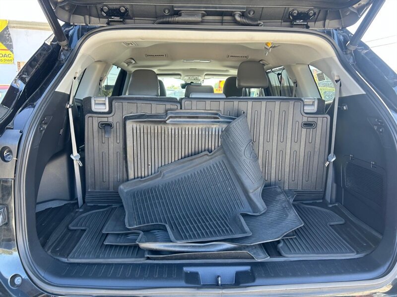 Used 2020 Toyota Highlander XLE AWD/4WD image 27
