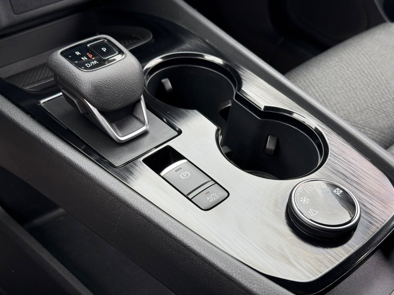 Used 2024 Nissan Rogue SV image 30