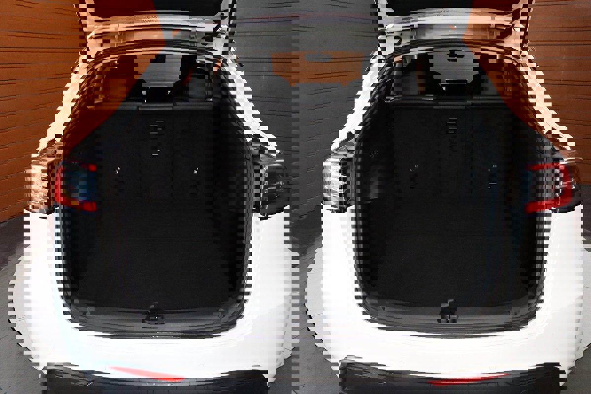 Used 2023 Tesla Model Y Long Range image 41