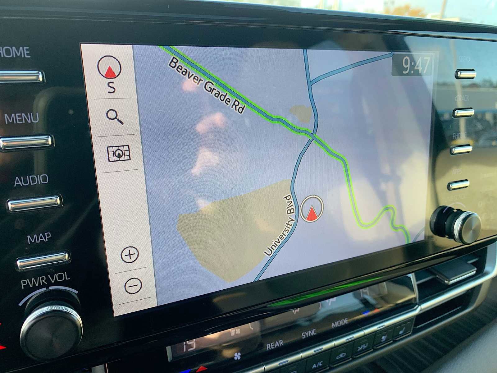 Used 2024 Toyota Sienna Limited image 14