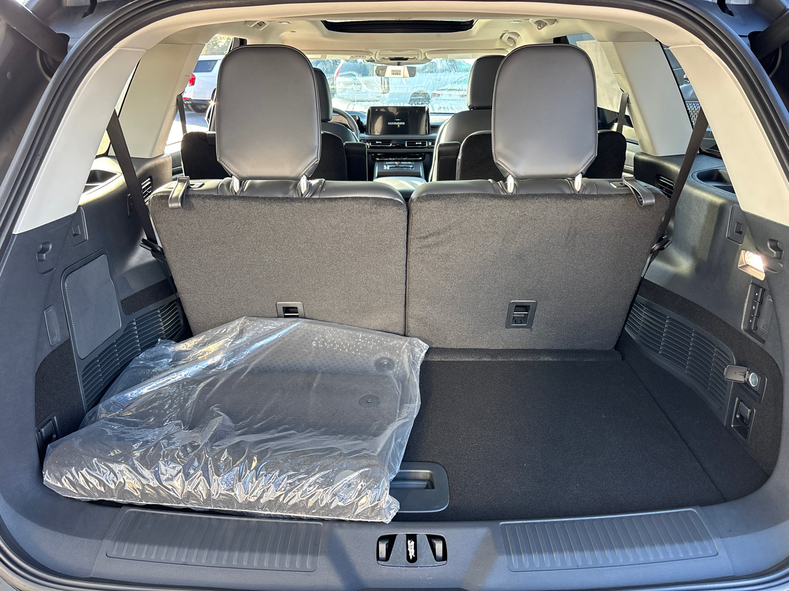 New 2027 Lincoln Aviator Reserve w/ Jet Appearance Package AWD/4WD image 9