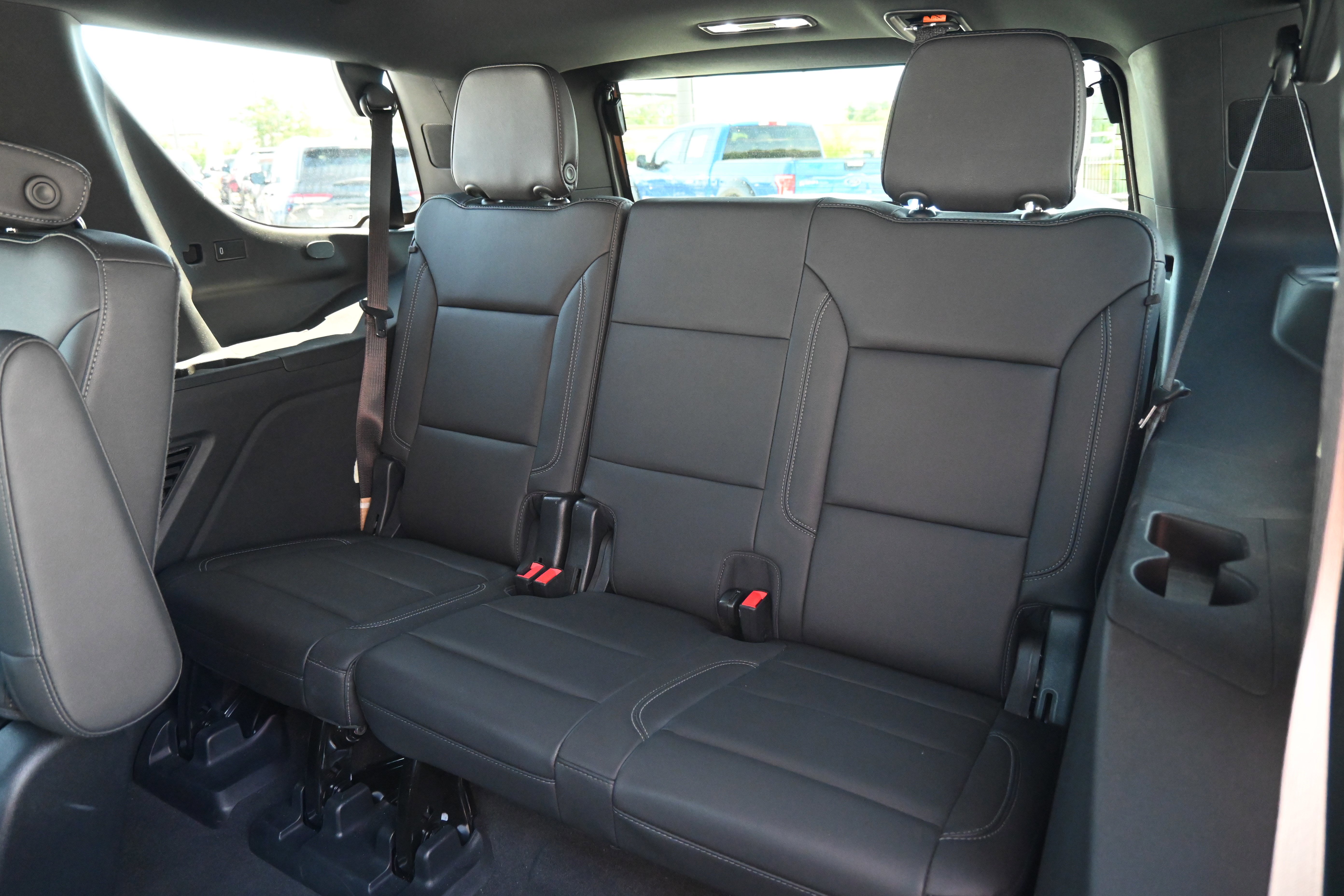 Used 2022 Chevrolet Tahoe Z71 w/ Luxury Package AWD/4WD image 33