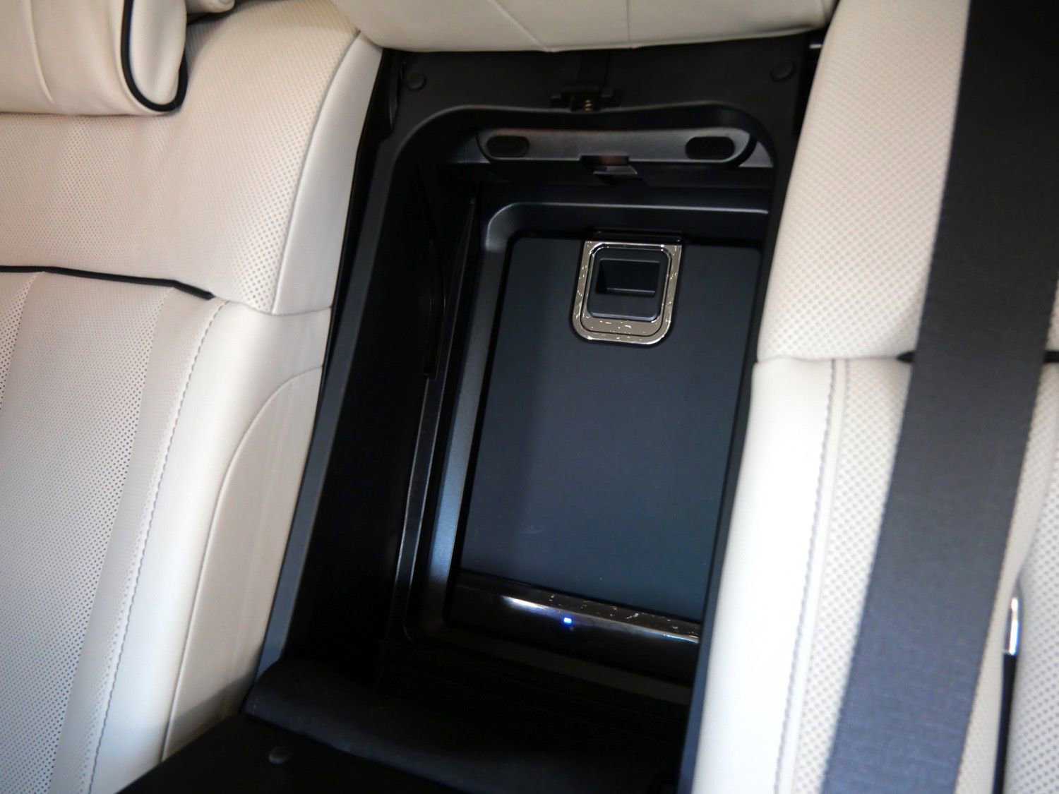 Certified 2024 Rolls-Royce Phantom Extended Wheelbase w/ The Phantom Package image 31