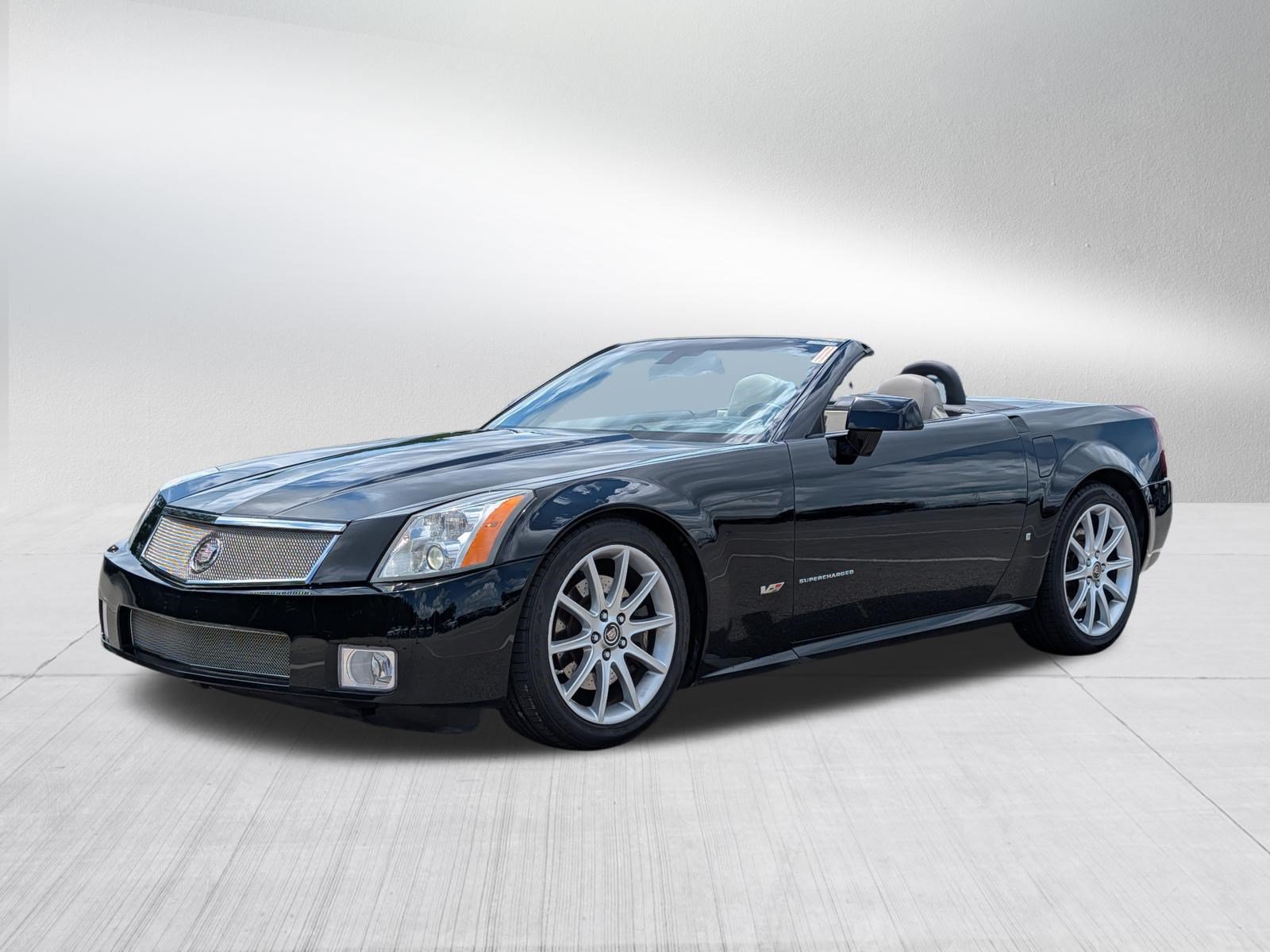Used 2006 Cadillac XLR V RWD image 3