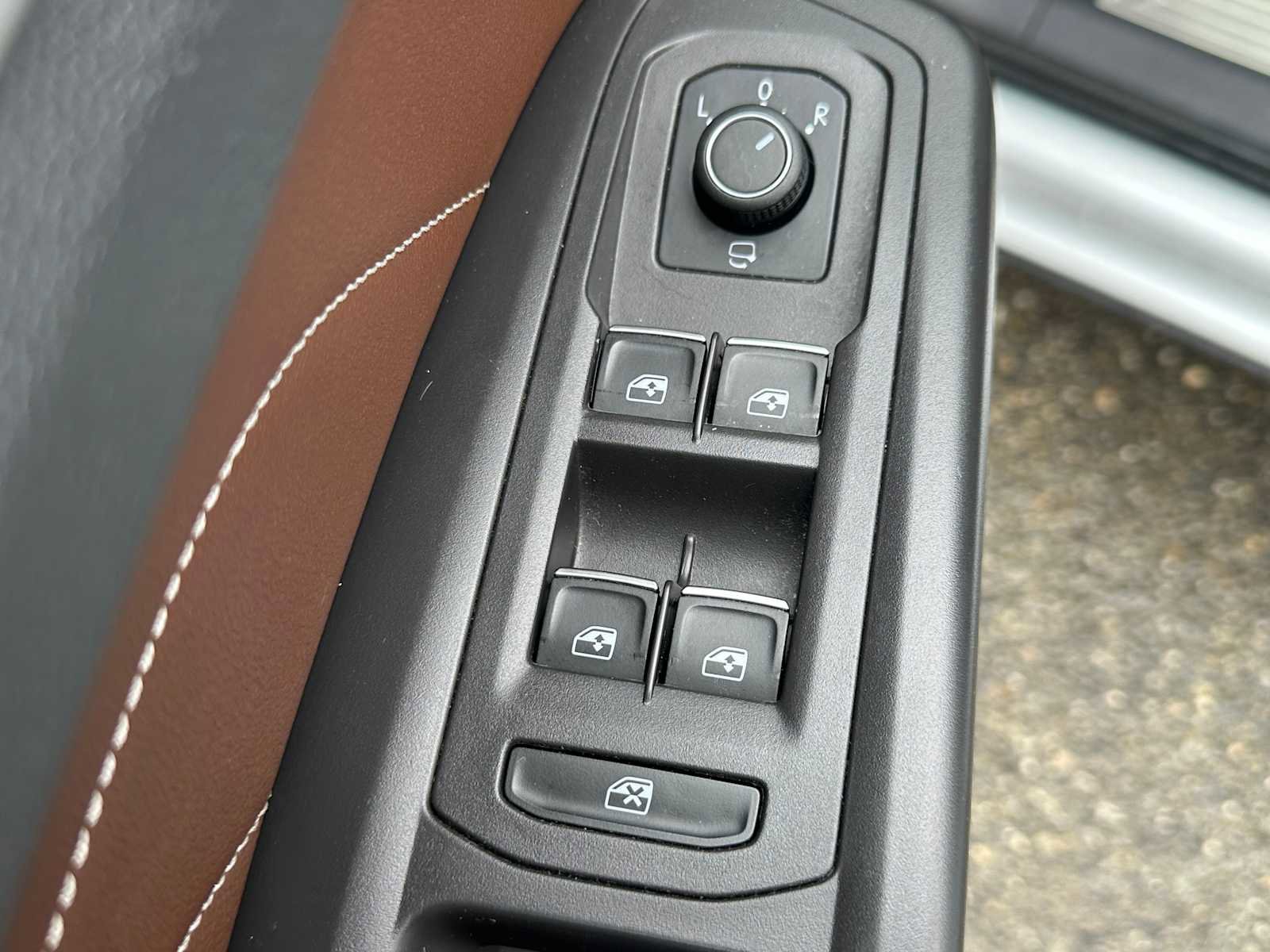 Used 2023 Volkswagen Atlas SEL Premium AWD/4WD image 22