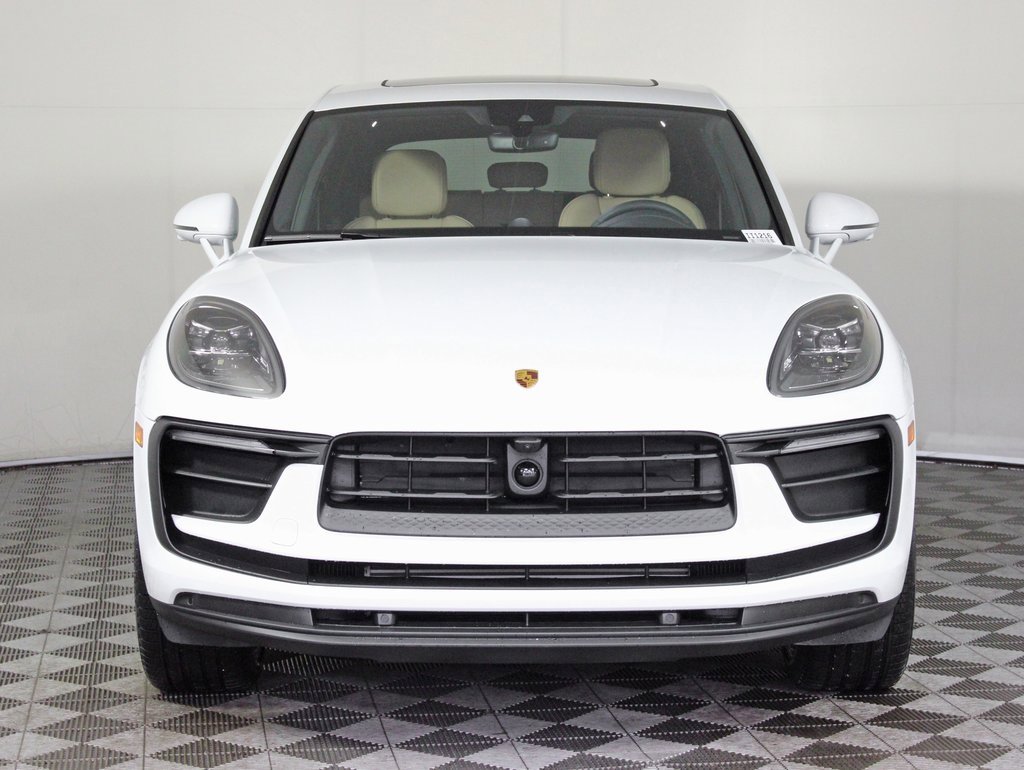 Certified 2025 Porsche Macan image 10