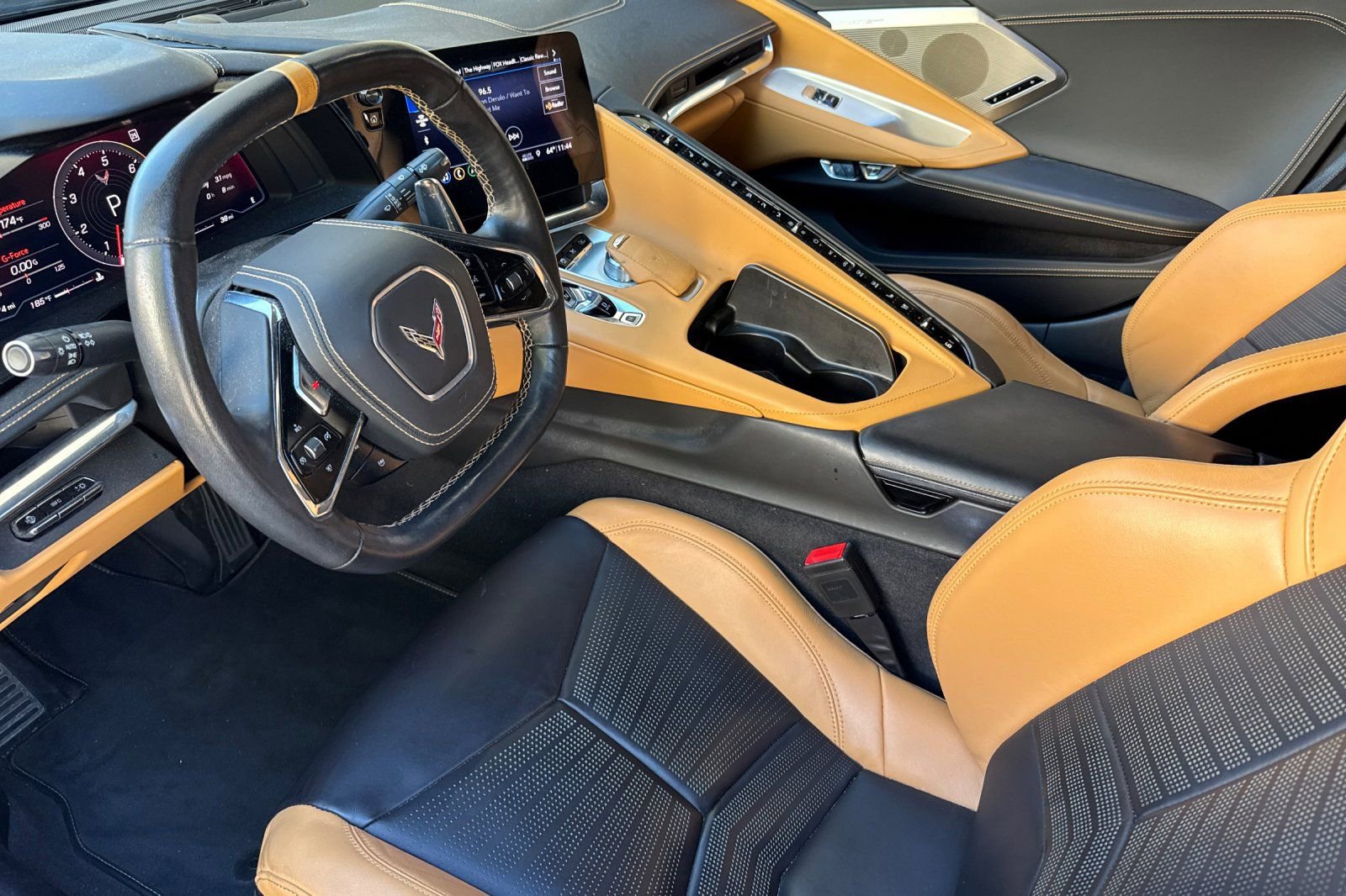 Used 2020 Chevrolet Corvette Stingray Premium Cpe w/ 3LT Preferred Equipment Group image 11
