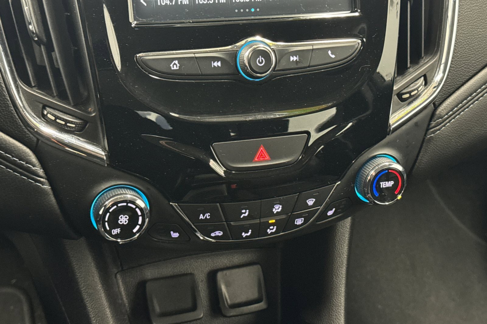 Used 2017 Chevrolet Cruze Premier image 18