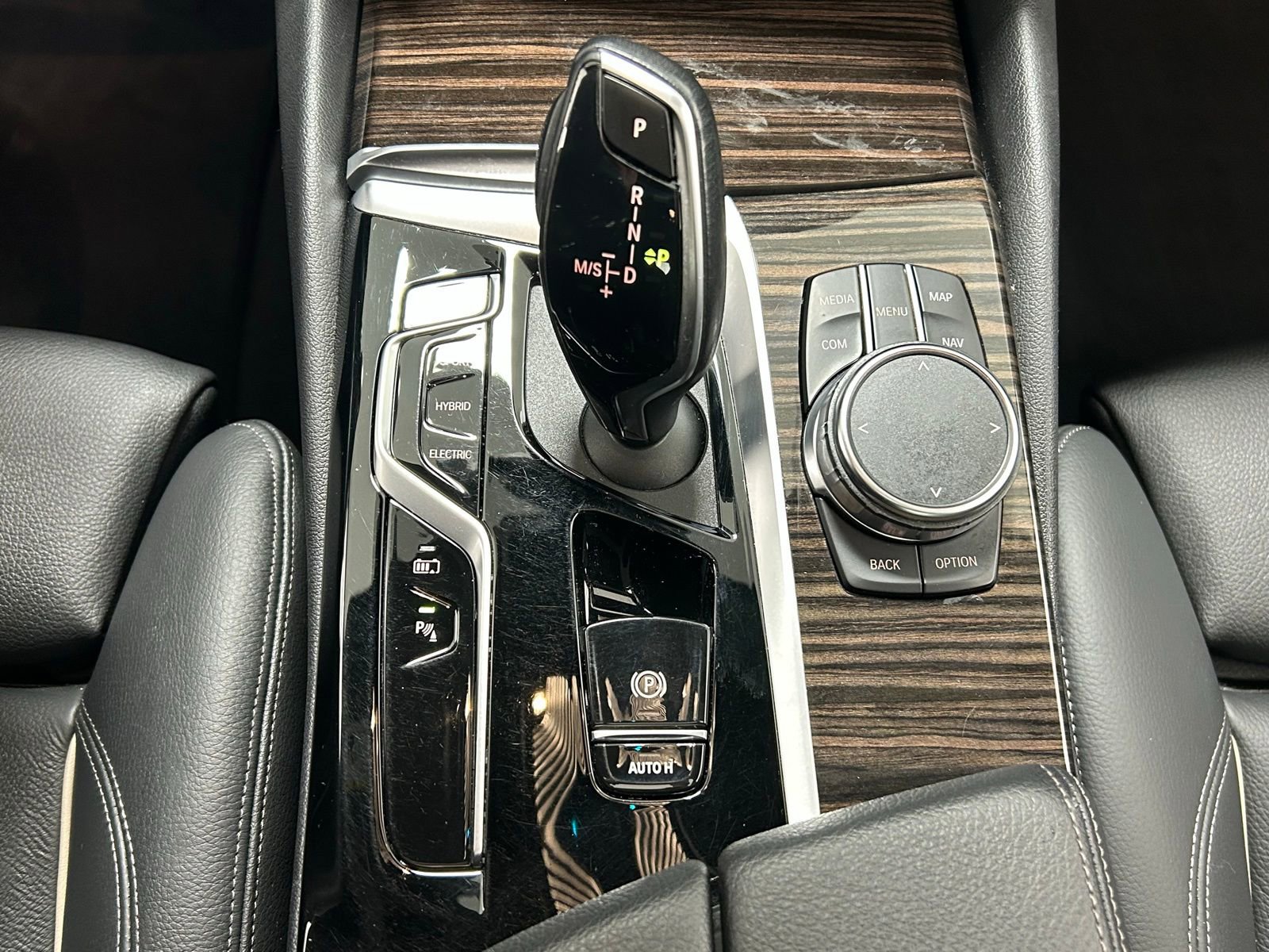 Used 2023 BMW 530e xDrive w/ Executive Package image 24