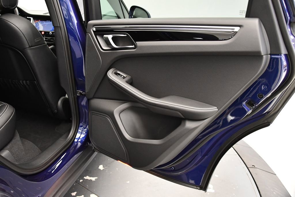 Certified 2025 Porsche Macan image 53