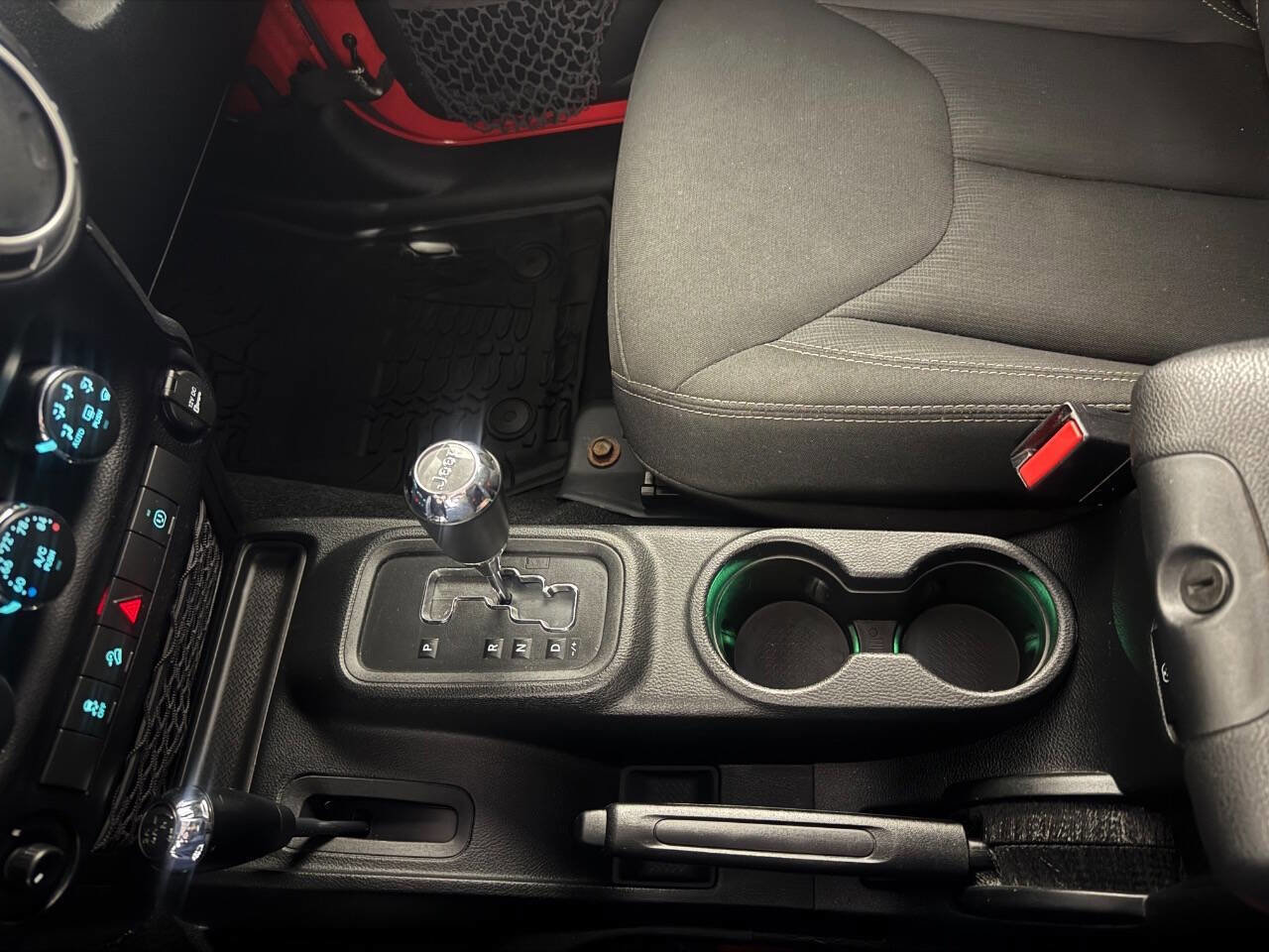 Used 2016 Jeep Wrangler Unlimited Rubicon w/ Connectivity Group image 43