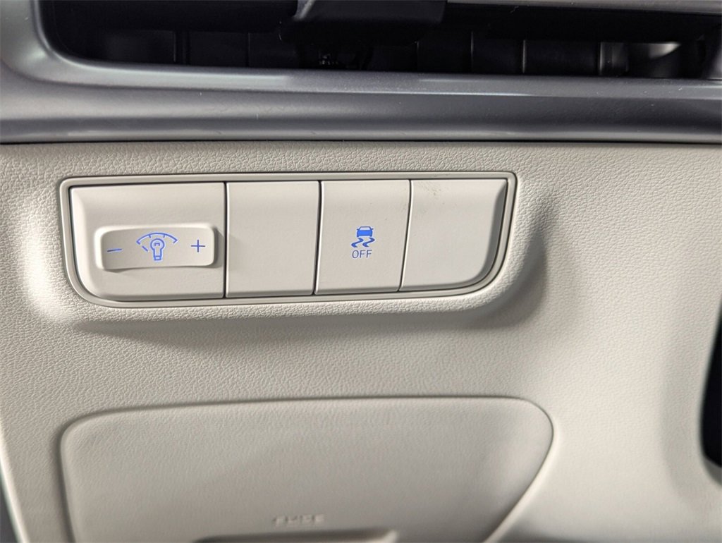 Certified 2025 Hyundai Tucson SE image 13