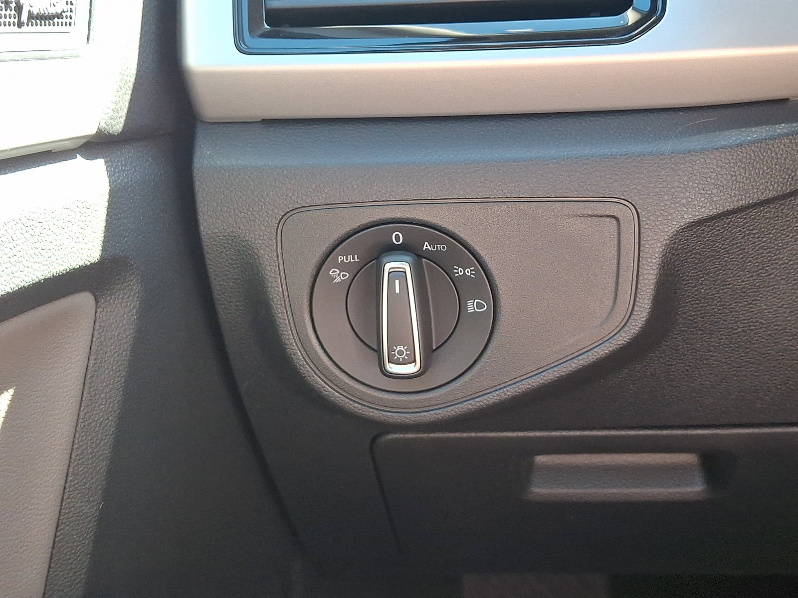 Used 2021 Volkswagen Atlas SEL Premium image 24