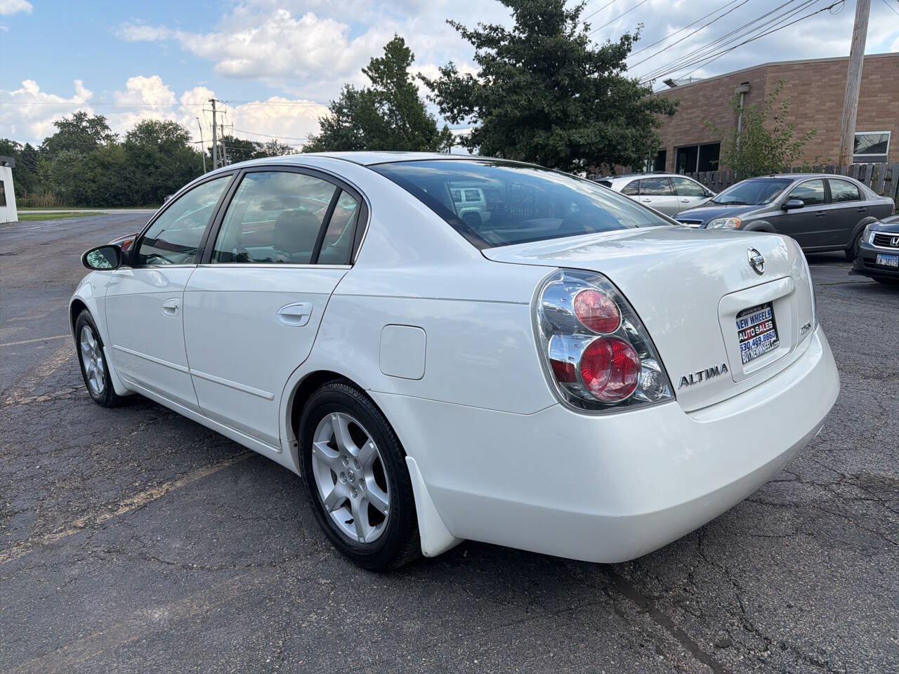 Used 2005 Nissan Altima 2.5 S w/ (F01) Convenience Pkg FWD image 4