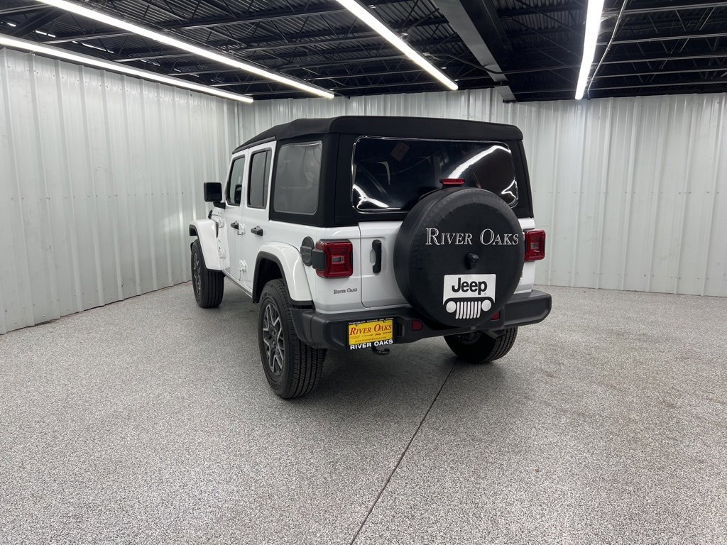 Used 2024 Jeep Wrangler Sahara image 4