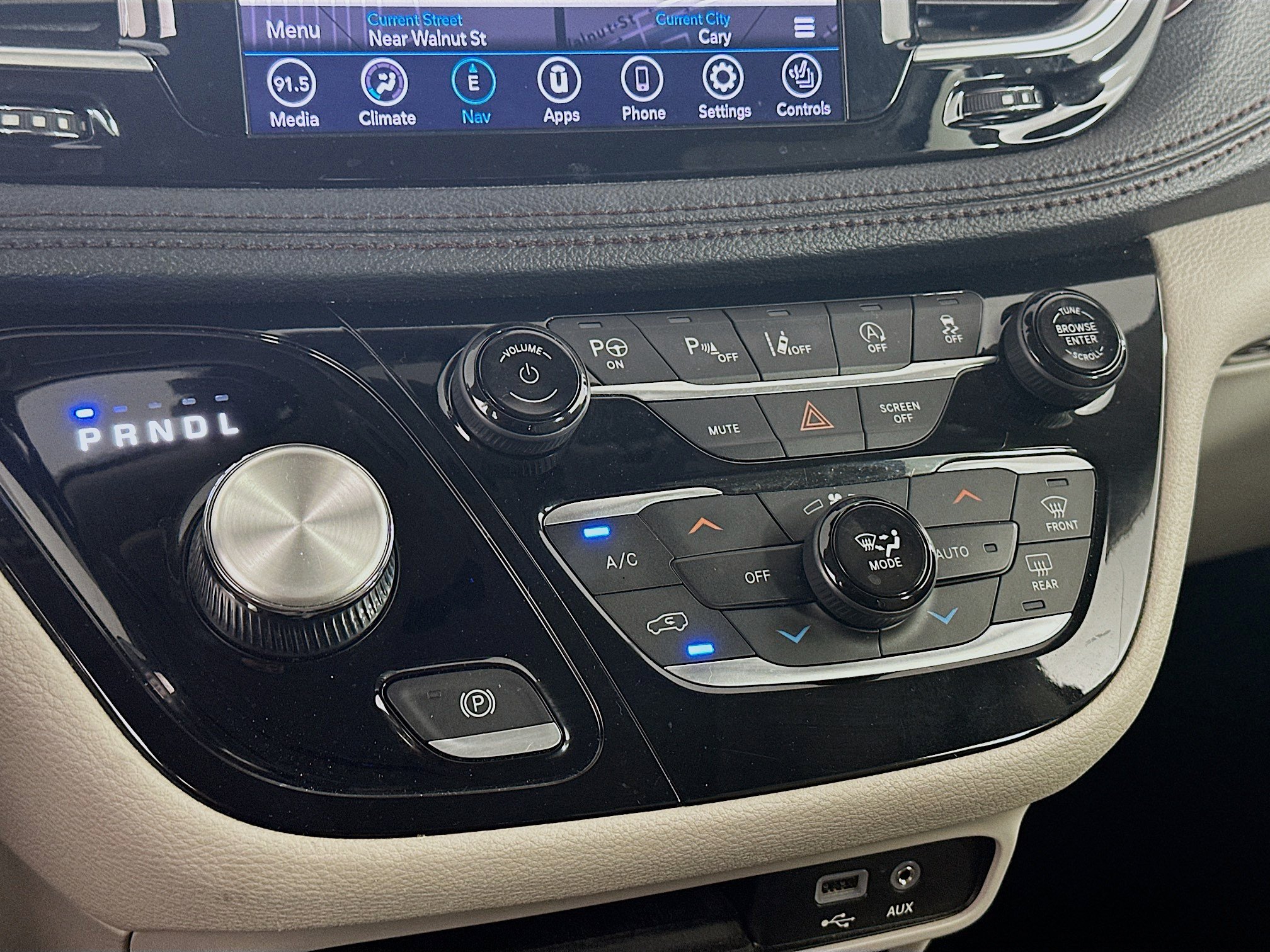 Used 2020 Chrysler Pacifica Limited w/ Advanced Safetytec Group FWD image 24