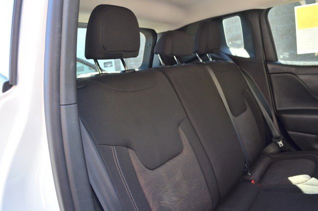 Used 2023 Jeep Renegade Latitude image 37