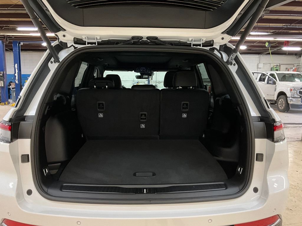 New 2025 Jeep Grand Cherokee Limited w/ Trailer Tow Package image 12