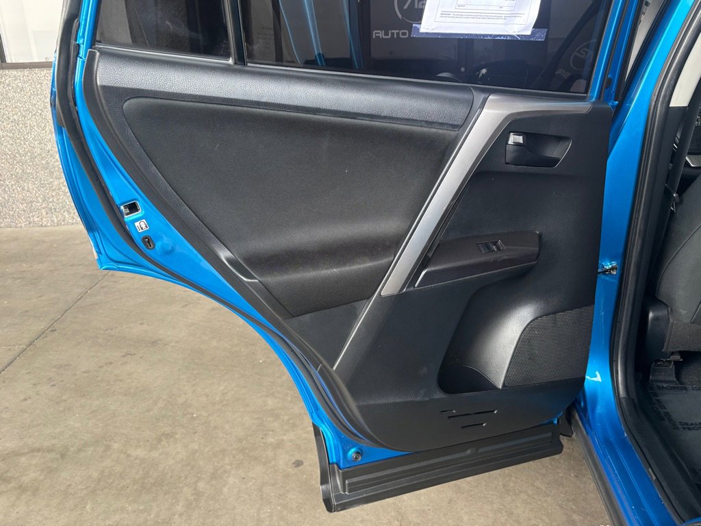 Used 2018 Toyota RAV4 LE w/ All Weather Liner Package image 27