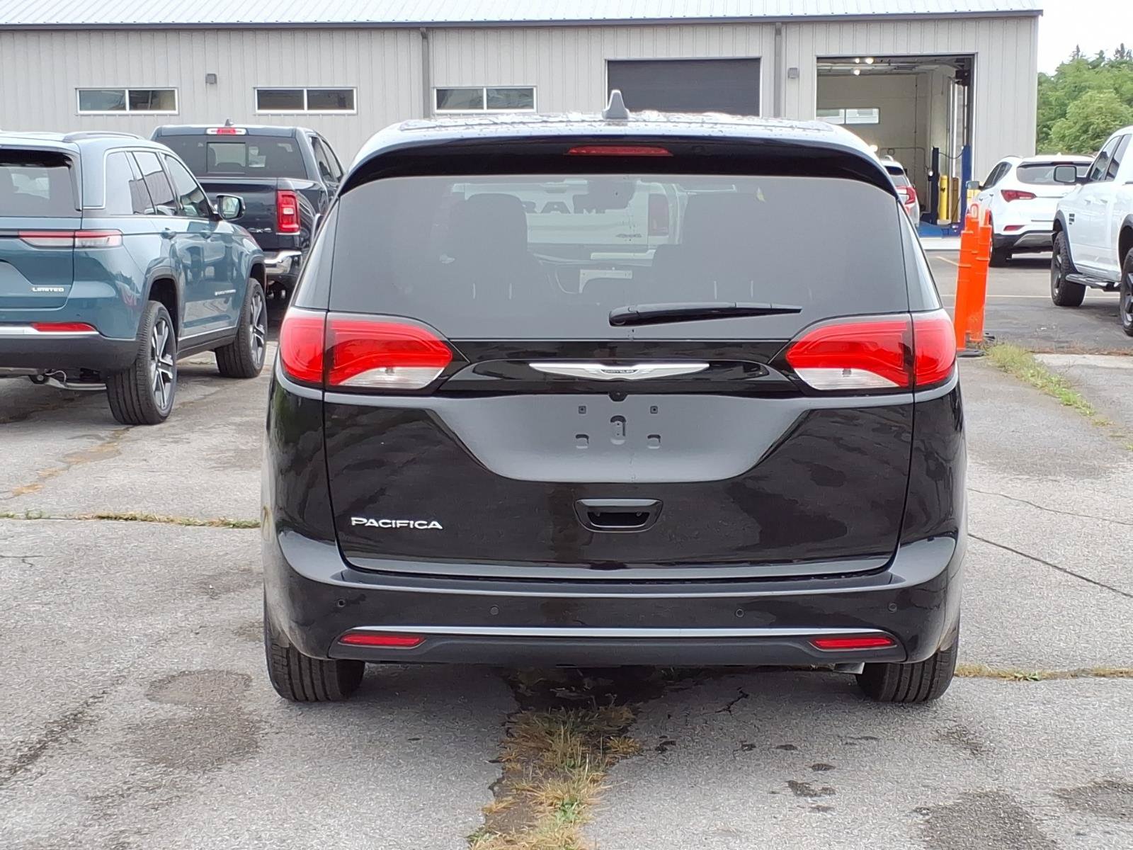 New 2027 Chrysler Pacifica LX FWD image 6